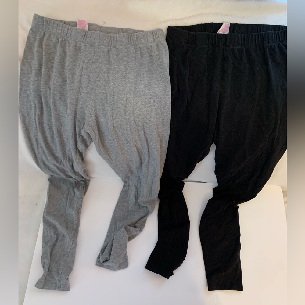 2 pair of leggings